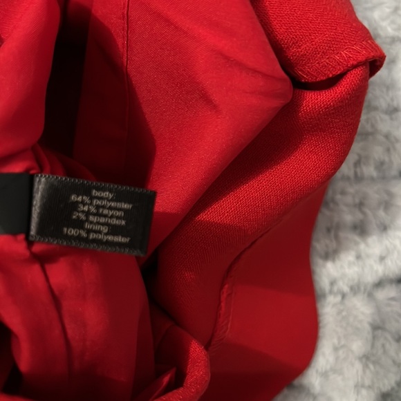 The Limited red pencil skirt. Size 2 - Picture 2 of 8